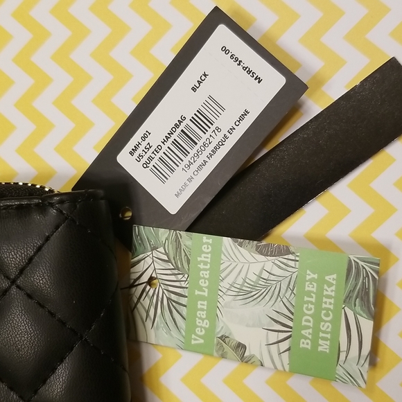 Badgley Mischka Quilted Wristlet Wallet - Picture 4 of 5